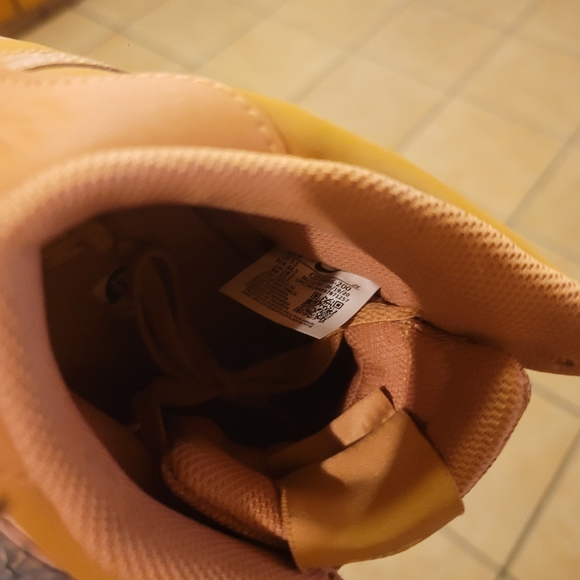 COPY - Nike shoes - Picture 2 of 3